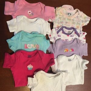 👶🏻 0-3 month Gerber onesie lot. Gently used.
